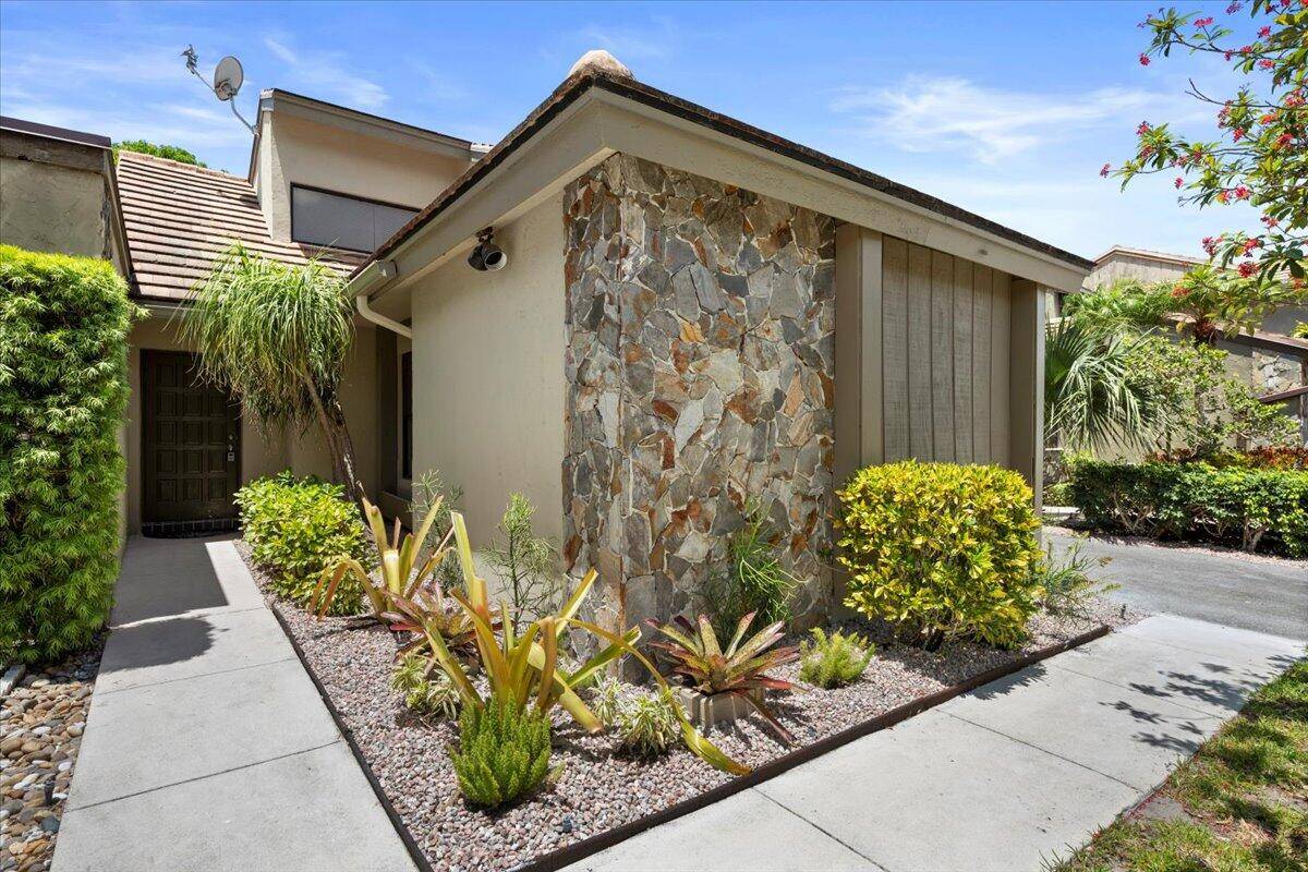 Stylishly Updated 2 Bedroom, 2 Bath Townhome in Palm Beach GardensStep into designer style and modern comfort with this beautifully updated 2 bedroom, 2 bath townhome located in the heart ...