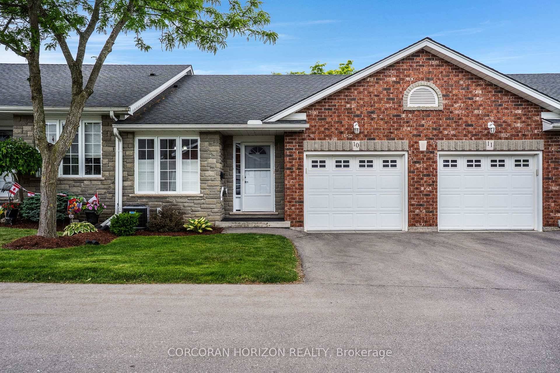 Welcome to 1052 Herons Landing, a freshly painted bungalow townhome nestled in one of Woodstock's most desirable neighborhoods !