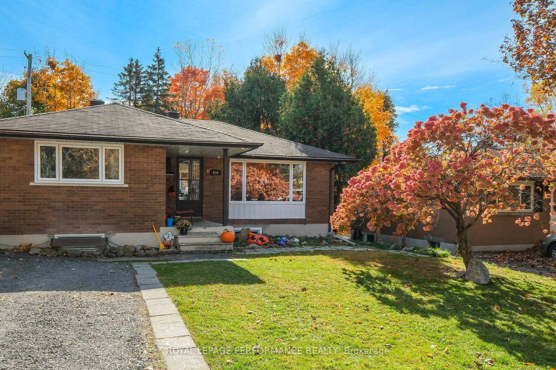Welcome to 926 Charleswood Avenue main floor unit.