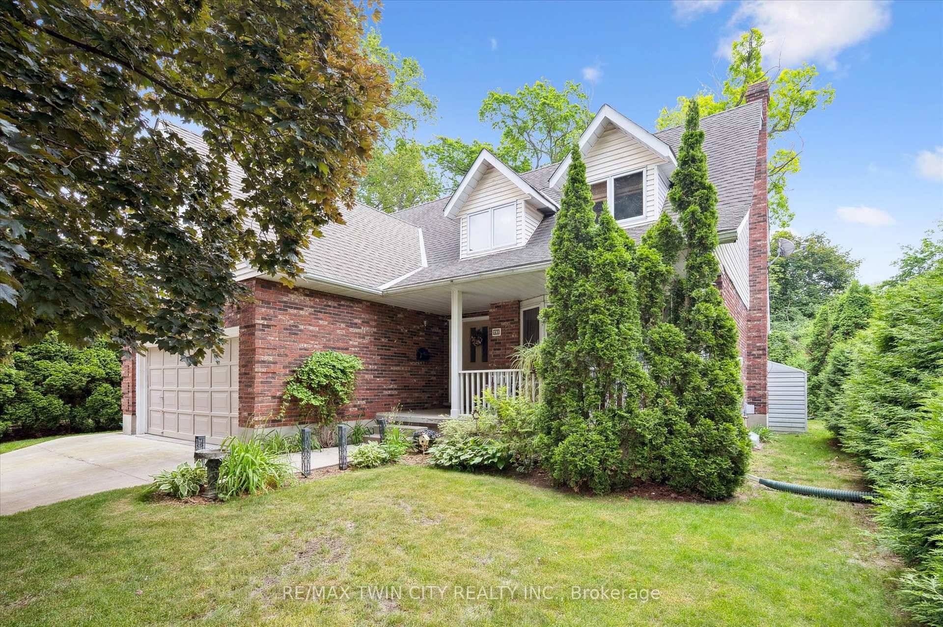 Welcome to this beautifully cared for 2 storey home located in a sought after West Galt neighbourhood on a quiet cres.