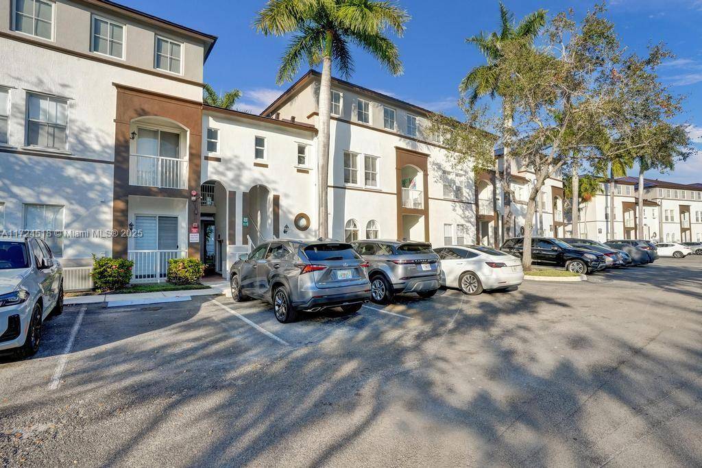 MOTIVATED SELLER. Discover your dream home in this stunning 3 bed, 2 bath first floor condo located in the beautifully maintained, gated Courtyards at Nautica community.