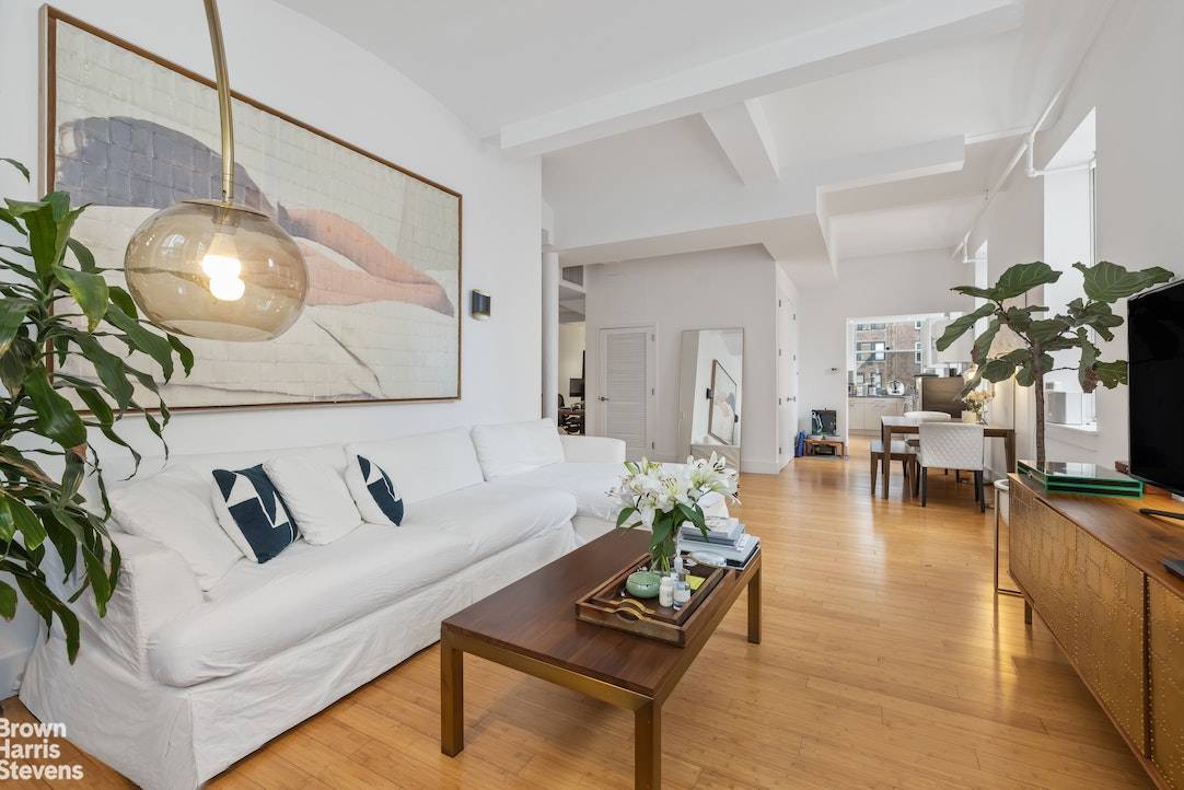 Welcome to 130 Fulton Street, an incomparable residential boutique condominium that has been reimaged in the heart of the Financial District.