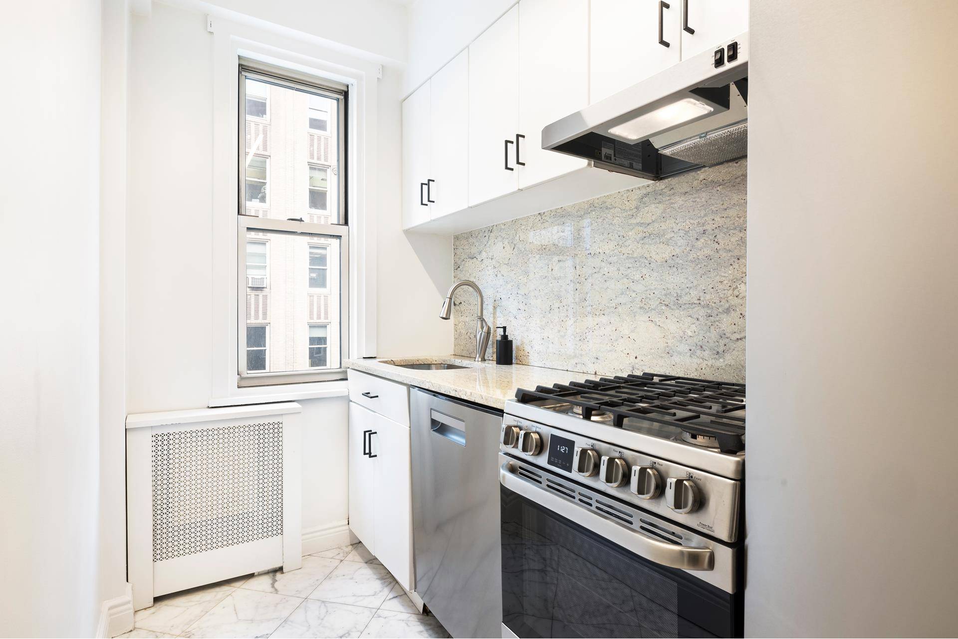 Step into this charming duplex featuring two spacious bedrooms and a dedicated home office, perfect for remote work or study.