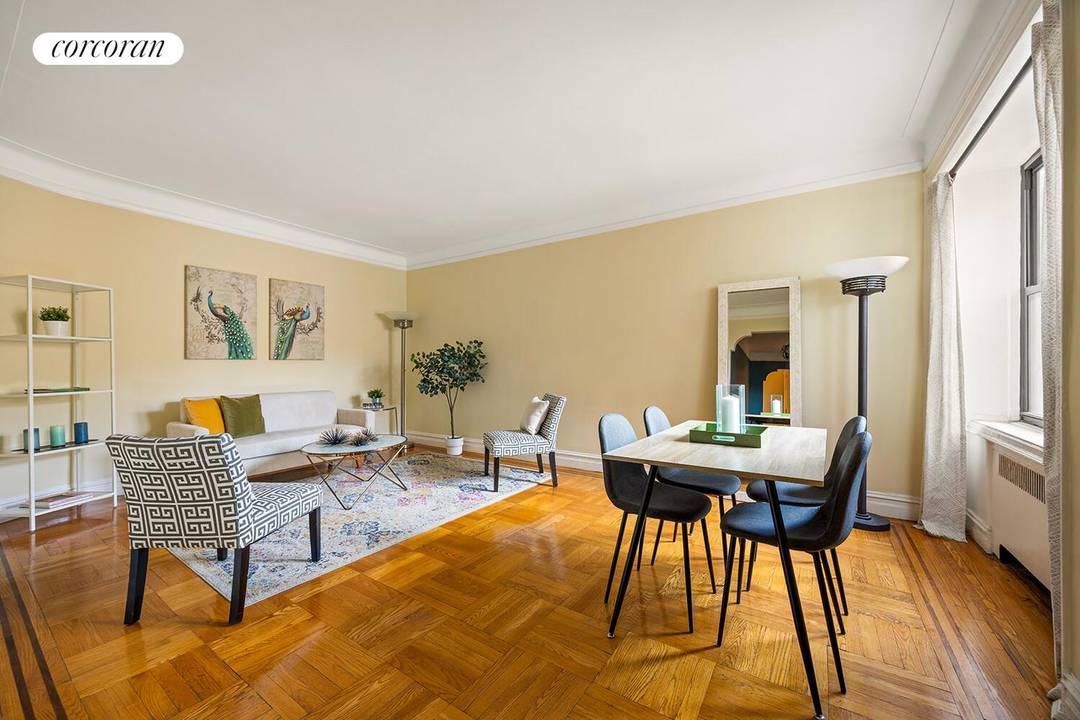 THE QUINTESSENTIAL NEW YORK CITY PRE WAR APARTMENT.