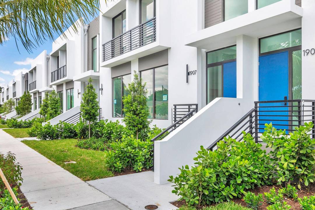 Park Central is a contemporary new townhouse build centrally located near downtown West Palm Beach, airport, shops and dining.