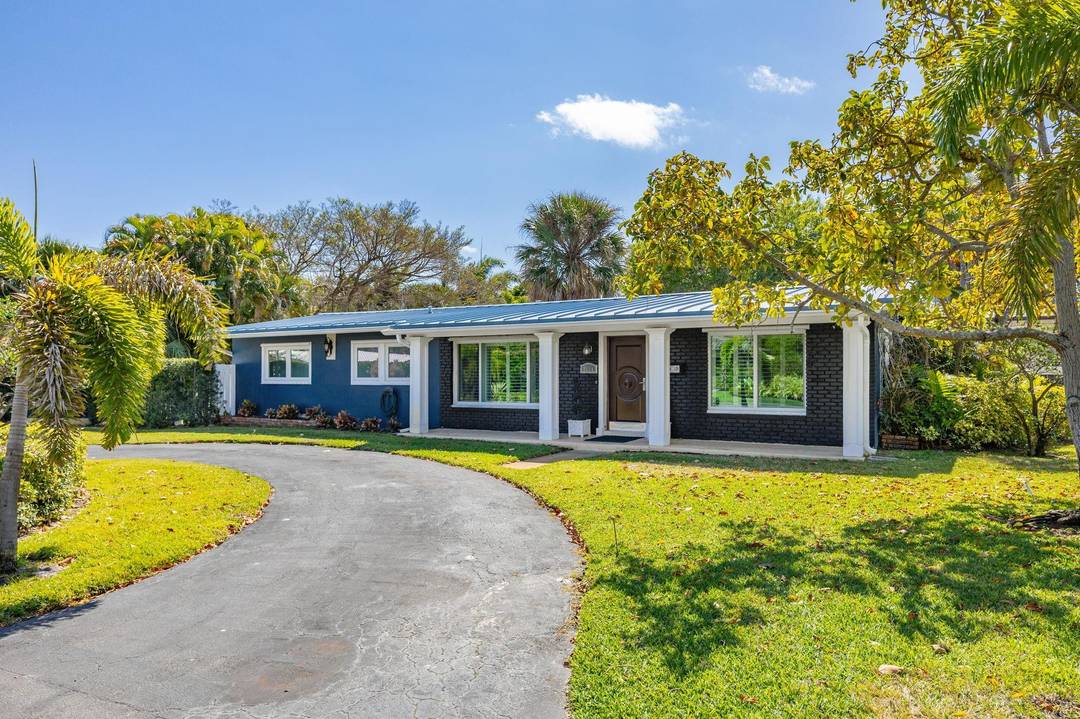 THIS HOME HAS BEEN LOVINGLY CARED FOR DURING THE LAST 25 YEARS, CAREFULLY RENOVATED OVER TIME MAKING SURE ALL IS IN GOOD WORKING ORDER.