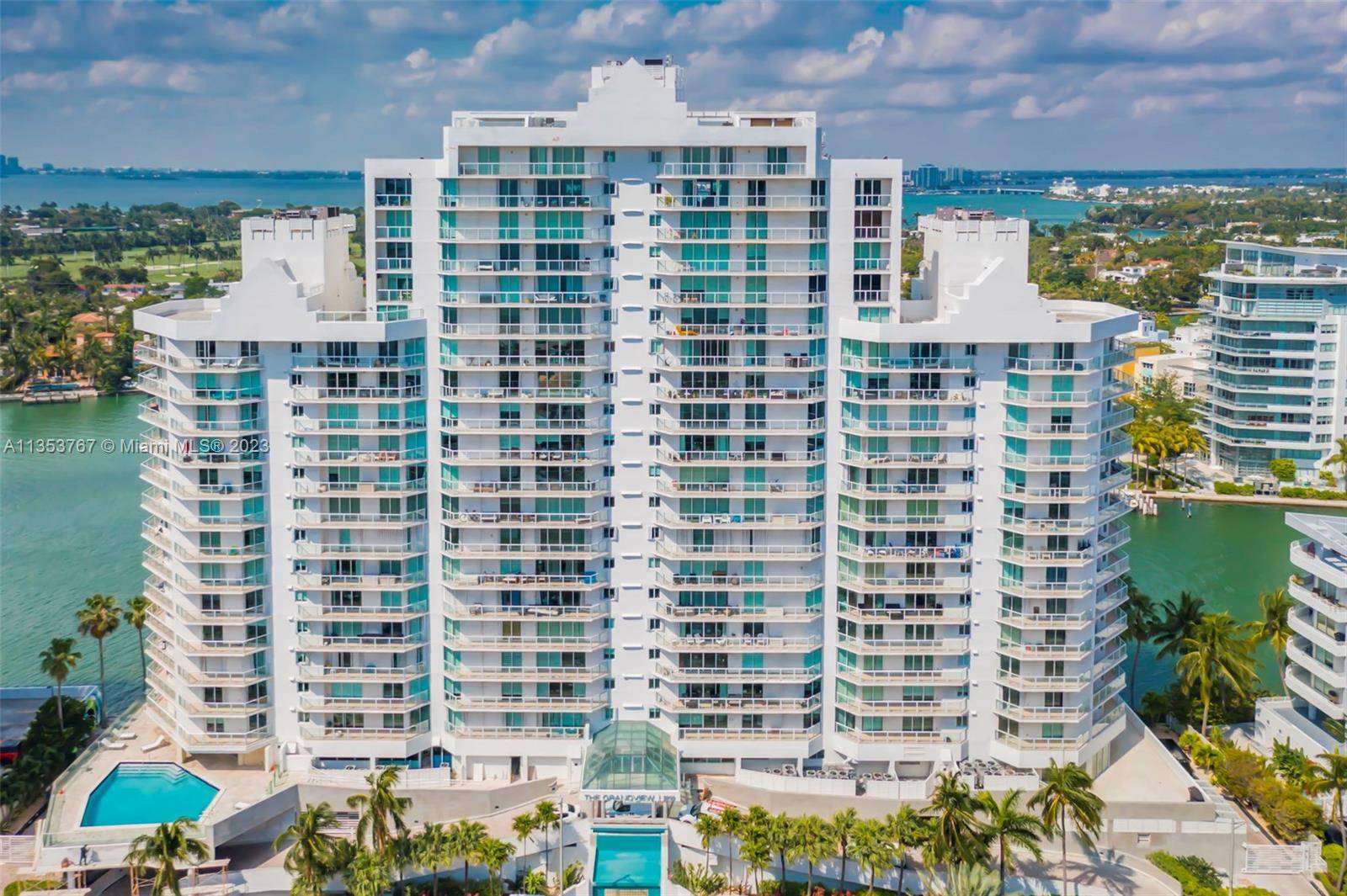 This generously sized 3 bedroom, 2 bathroom apartment is conveniently located just a short distance from the beach.