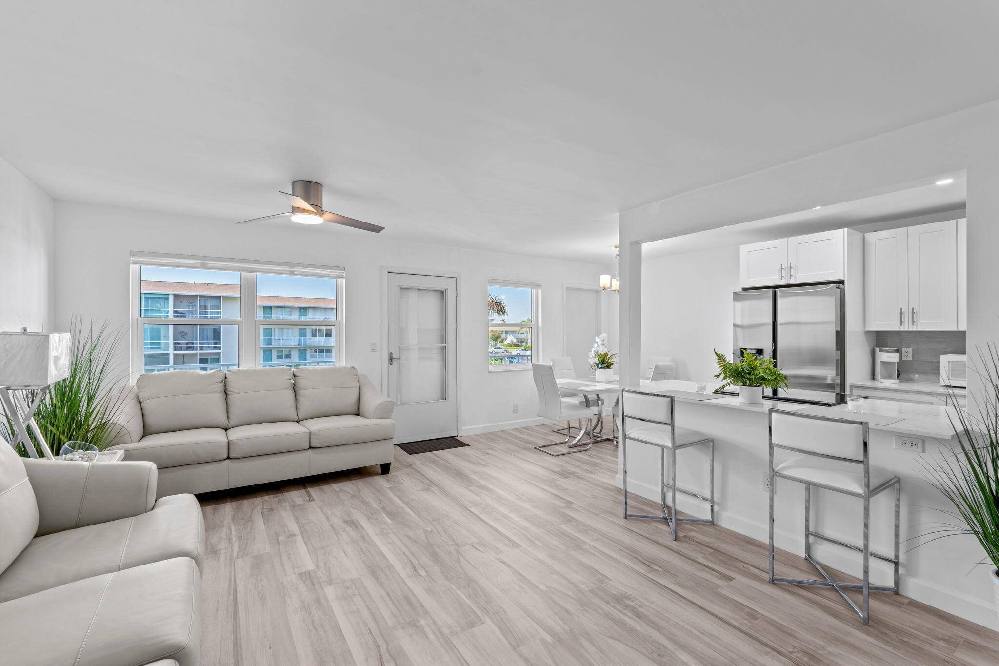 Beautifully renovated 2BR 1BA condo in Sterling Village, Boynton Beach.