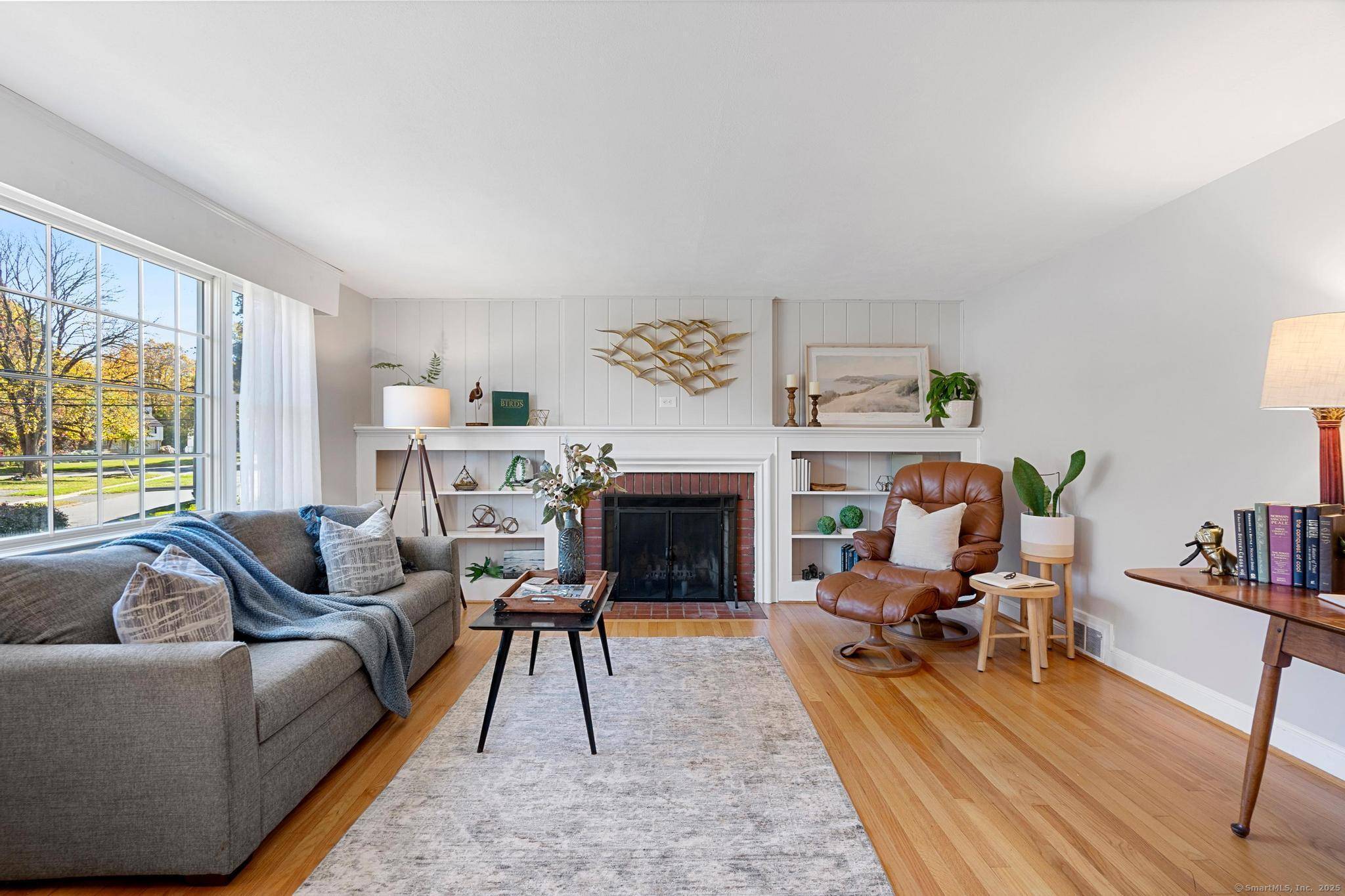 This delightful home features 4 bedrooms and 1.