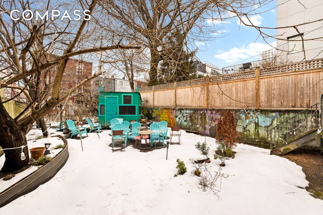 Own an entire building for the price of a condo and have yearly income to cover your expenses !