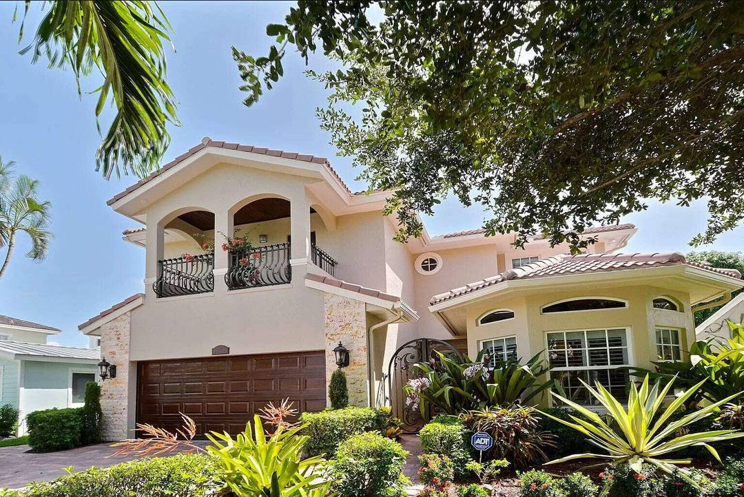 Located in the heart of coveted Victoria Park, this impeccably maintained 5 bedroom, 3.