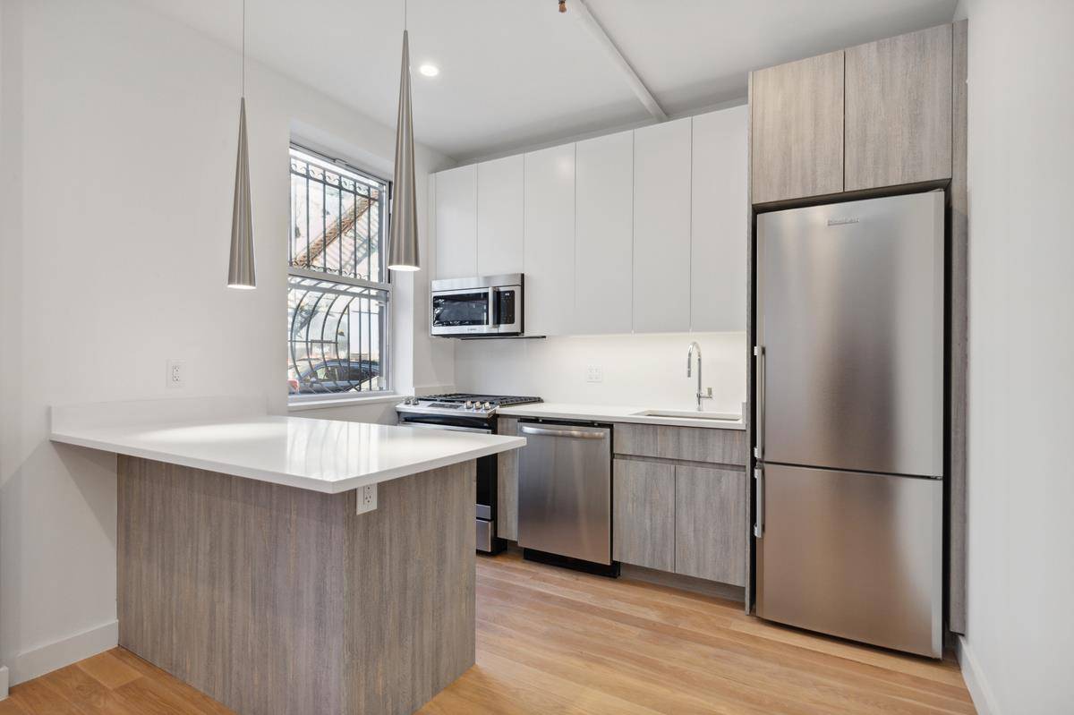 Indulge in the ultimate urban living experience in the heart of Greenwood Heights, Brooklyn, with this newly renovated studio duplex apartment.