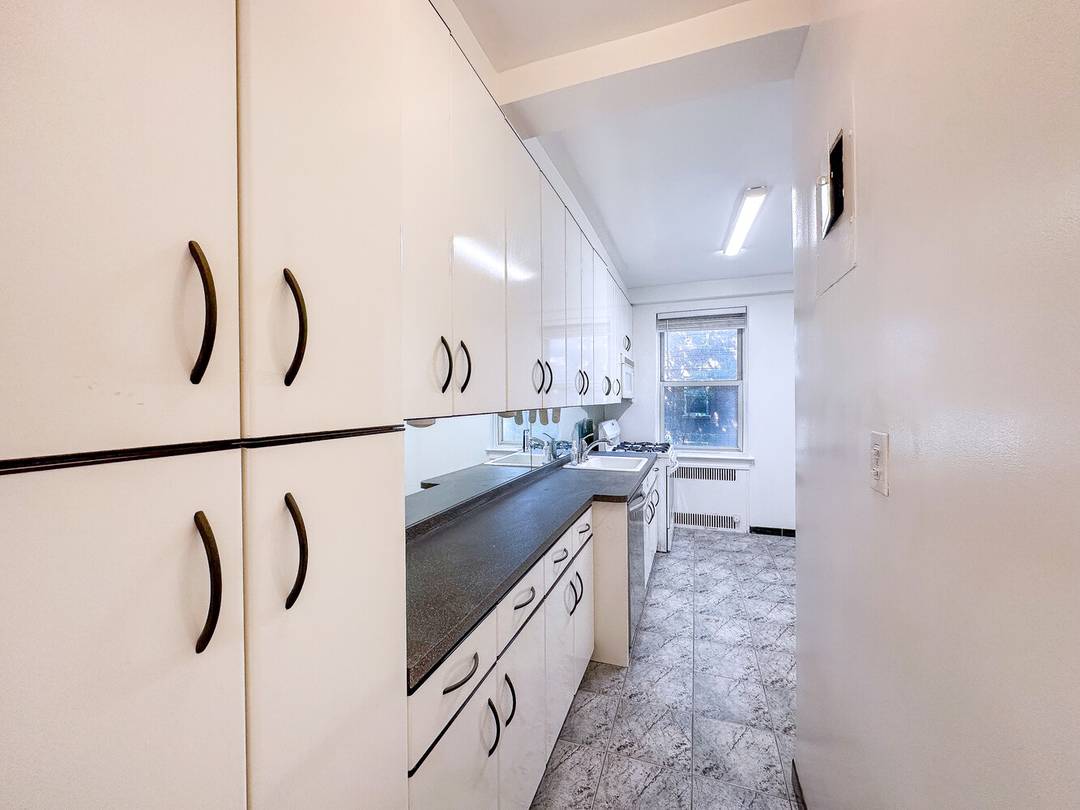 Spacious 2 Bedroom Co op with Private Terrace, Doorman amp ; Prime Midwood Location Discover comfort, convenience, and value in this oversized 2 bedroom, 1 bathroom co op, perfectly positioned ...