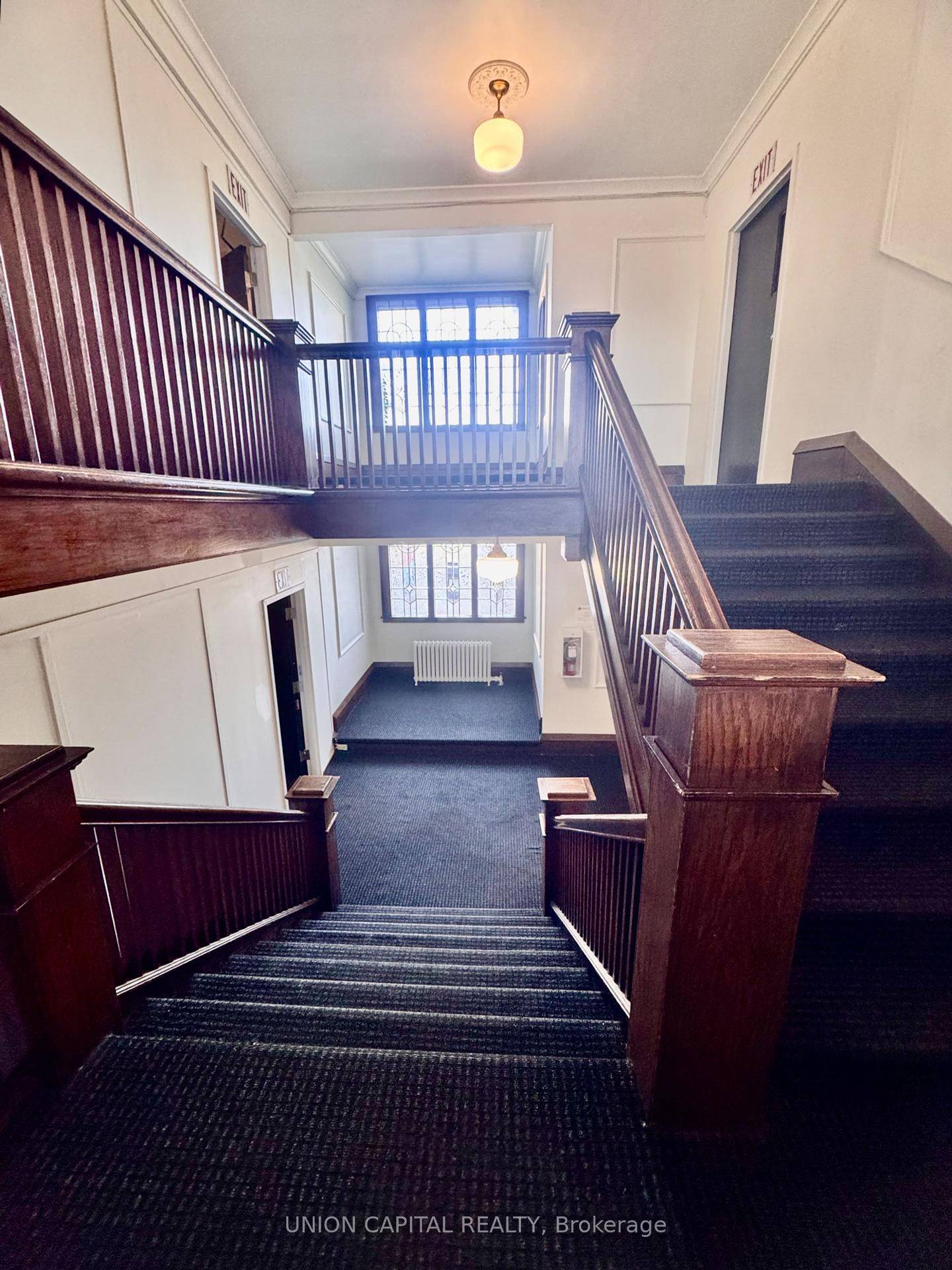 Welcome to The Chantilly in downtown Hamilton, steps away from trendy Hess Village, McMaster University and Jackson Square !
