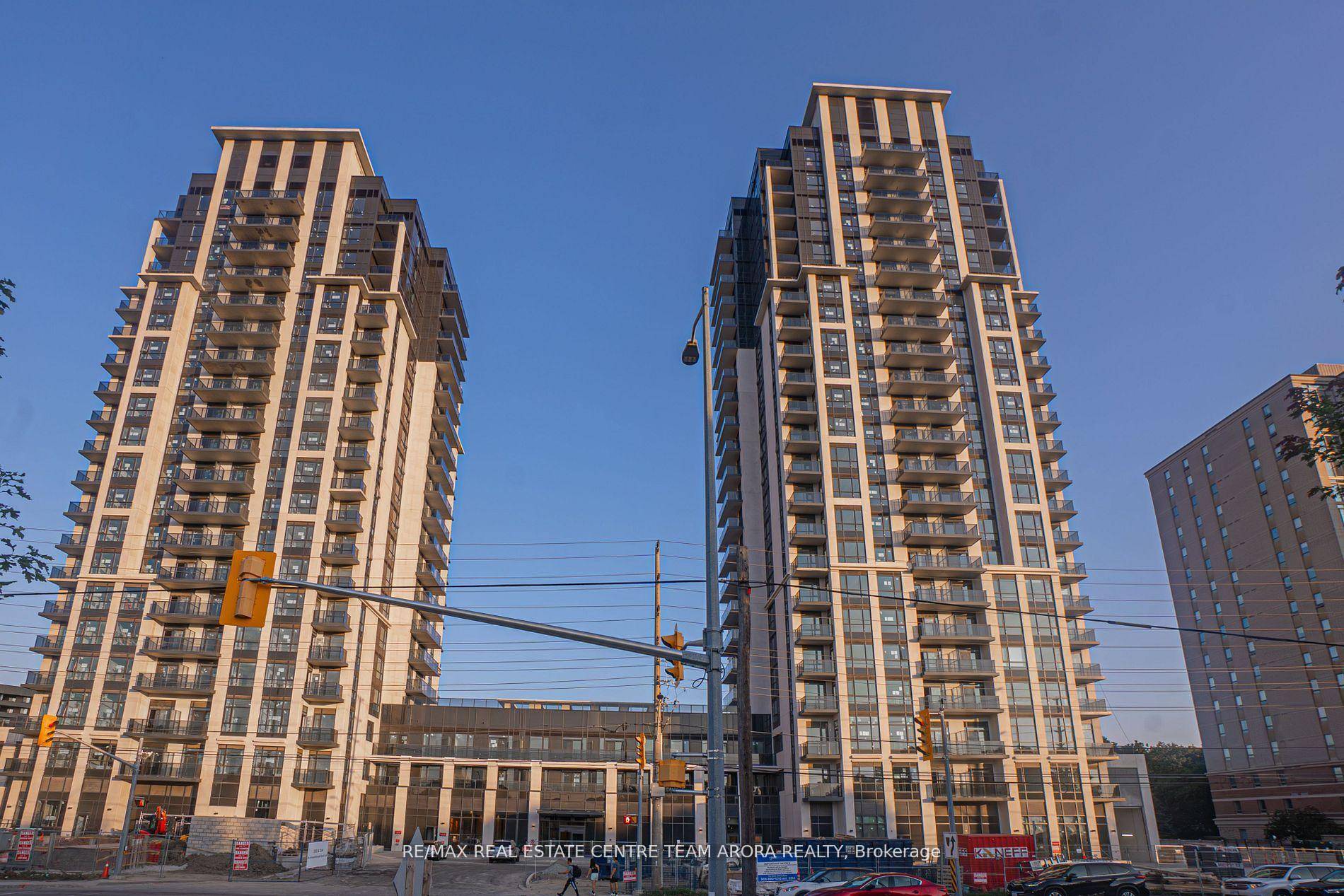 Stunning 1 Bedroom Den Unit Offers High End Finishes And A Beautiful Ravine and City View With An Oversized Balcony.