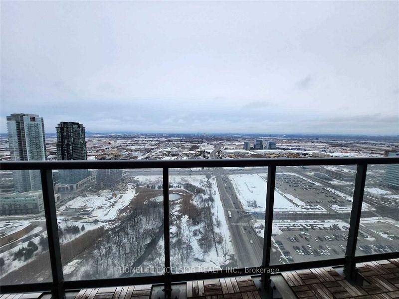 Sun Filled Corner, High Level, 2Bdrm 2Bath Unit.