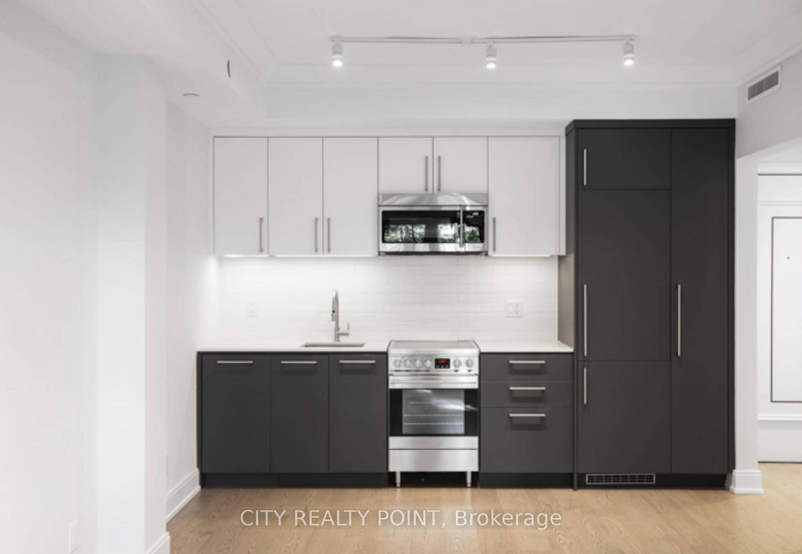 ONE MONTH RENT FREE 1 Bedroom APARTMENT in the Forest Hill ONE MONTH FREE RENT Two Clarendon Avenue stands as a beacon of refined luxury in the heart of Forest ...