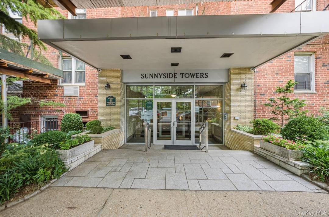 Location.. Location... Discover this spacious 2 bedroom, 2 bathroom apartment in the heart of Sunnyside Gardens.