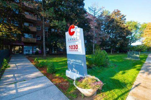 Newly renovated 1br apartment in a family friendly rental building located in Oakville !