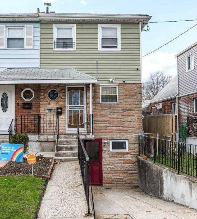 Beautiful 1 Family Semi Detached property with a fully paid for Solar on roof.