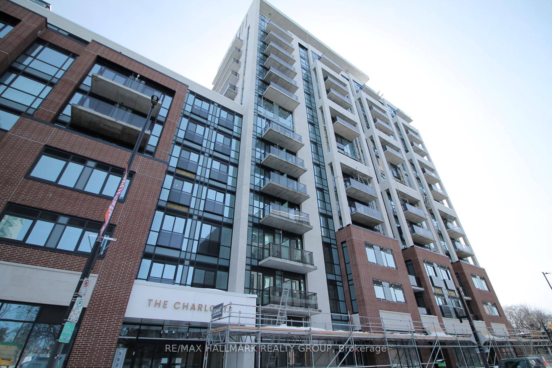 Nothing beats the views you get from this 2 bedroom Den and 2 full bath on the top floor of The Charlotte condos located in the beautiful Sandy Hill.