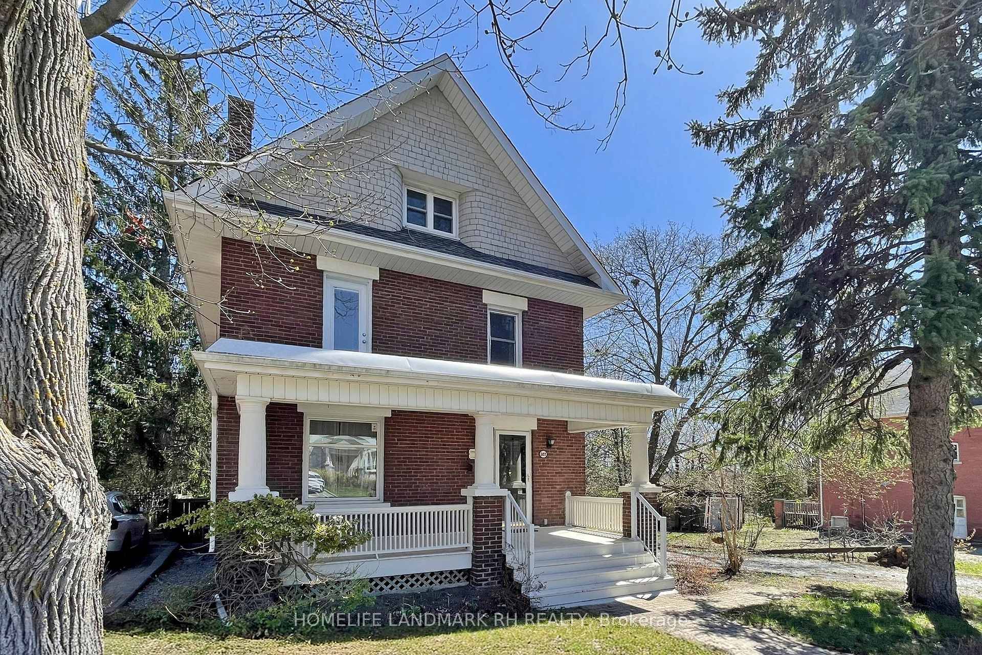 Prime Location in the Heart of Richmond Hill Along Yonge St.