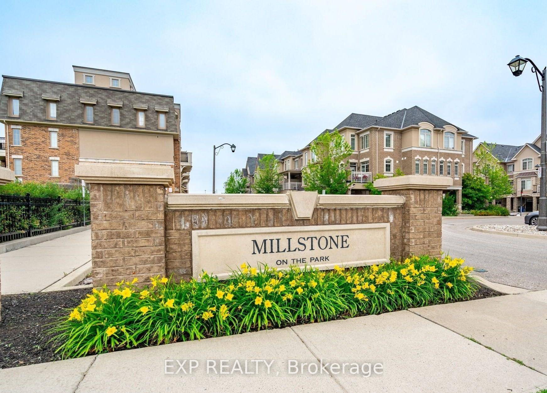Open Concept Residential Condo In The Family Oriented Area of Oakville !