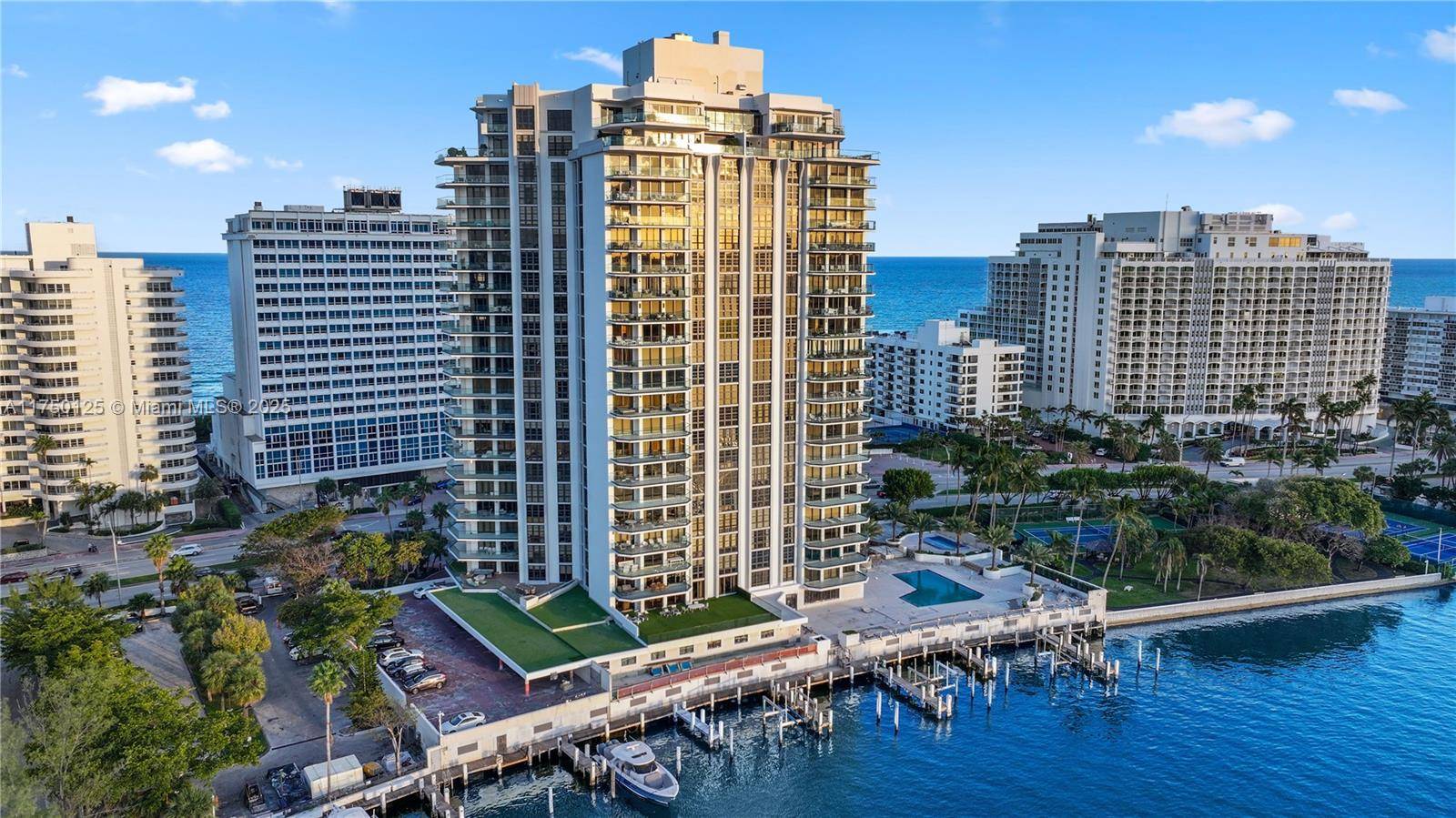 Price Improvement ! Best 2bed Den line in the building !