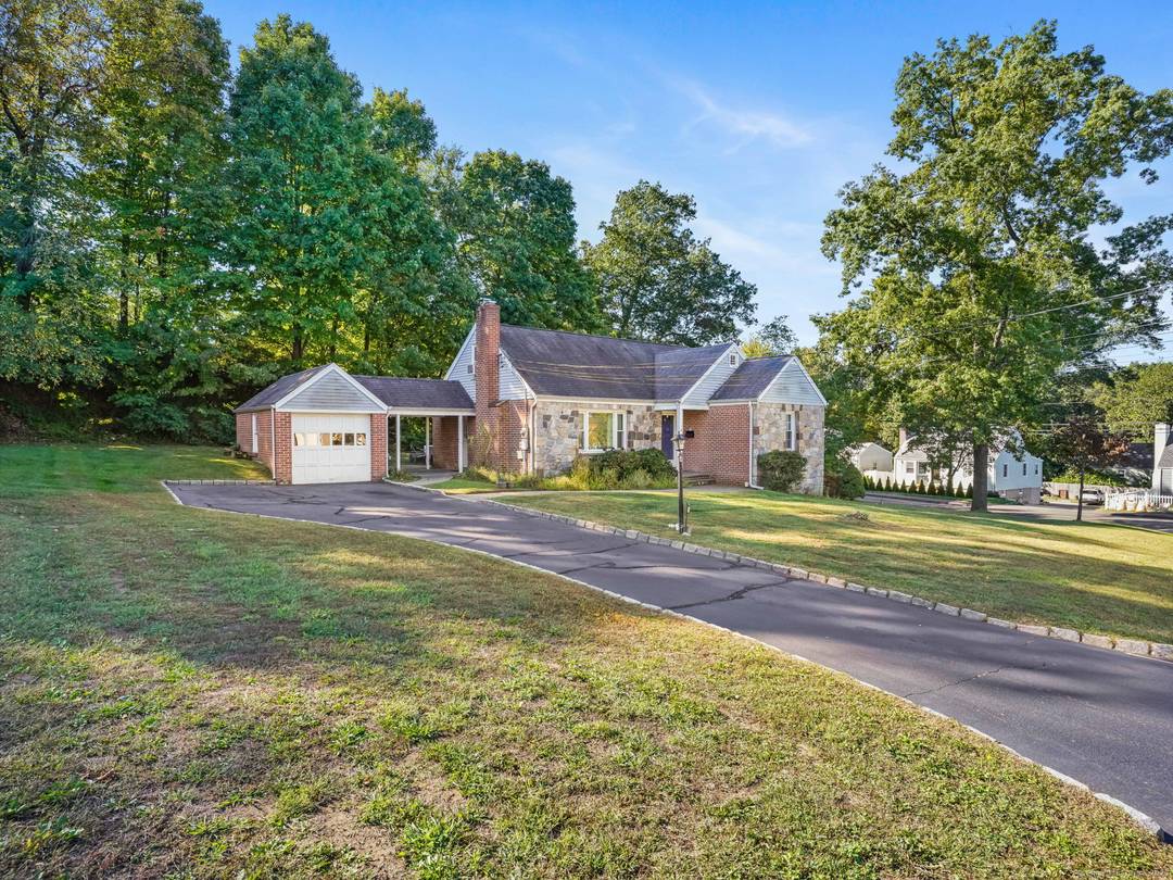 Discover classic character blended with modern updates in this wonderfully maintained 3 bed, 1.