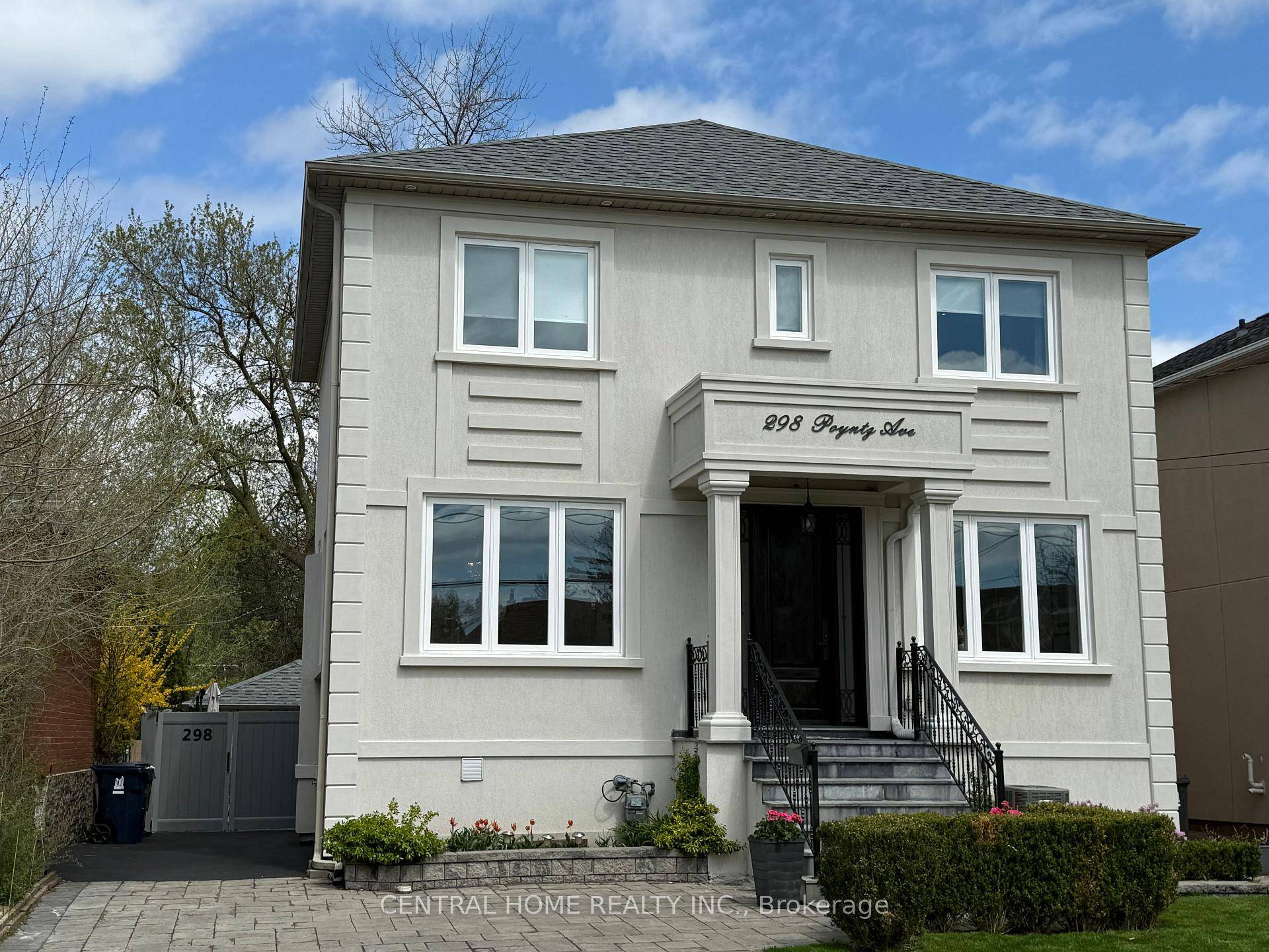 Discover This Stunning Two story Detached Home Locate In The Highly Sought after Lansing westgate Neighborhood.