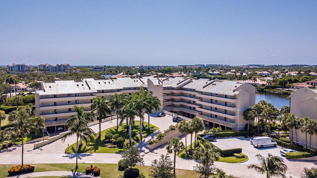 Absolutely stunning waterfront Anchorage North condo available May 1 December 20, 2026, offering completely updated 2 bedroom, 2 full baths located on the 4th floor in Jonathan's Landing.