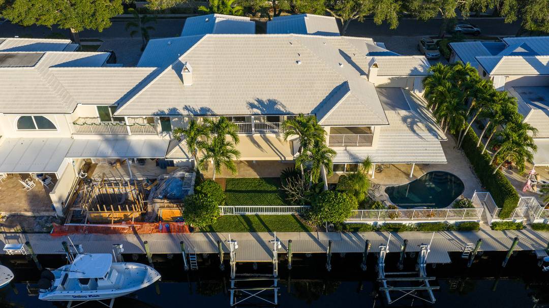 Boater's Paradise ! Experience the ultimate waterfront lifestyle in this beautiful 2 story townhouse available for annual lease, with direct ocean access ; your private 35 foot dock 16, 000 ...