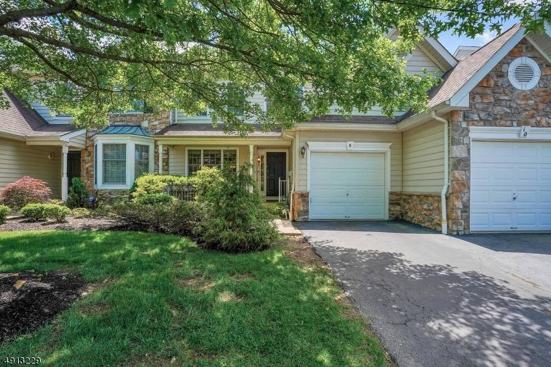 Don't miss this beautiful townhome rental on a cul de sac location in sought after Patriot HIll.