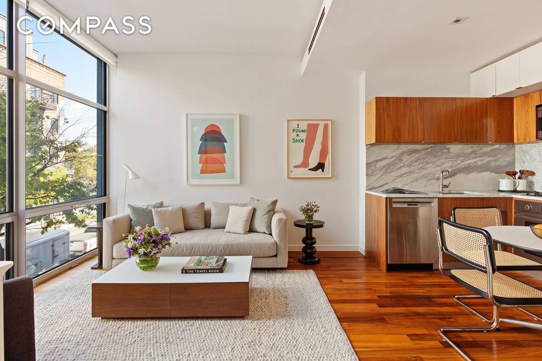 IMMACULATE 1 BEDROOM CONDO WITH PARKING AVAILABLE FOR AN ADDITIONAL COST Welcome to Residence 2A at 280 Metropolitan Ave, a thoughtfully designed 1 bedroom home in one of Williamsburg s ...