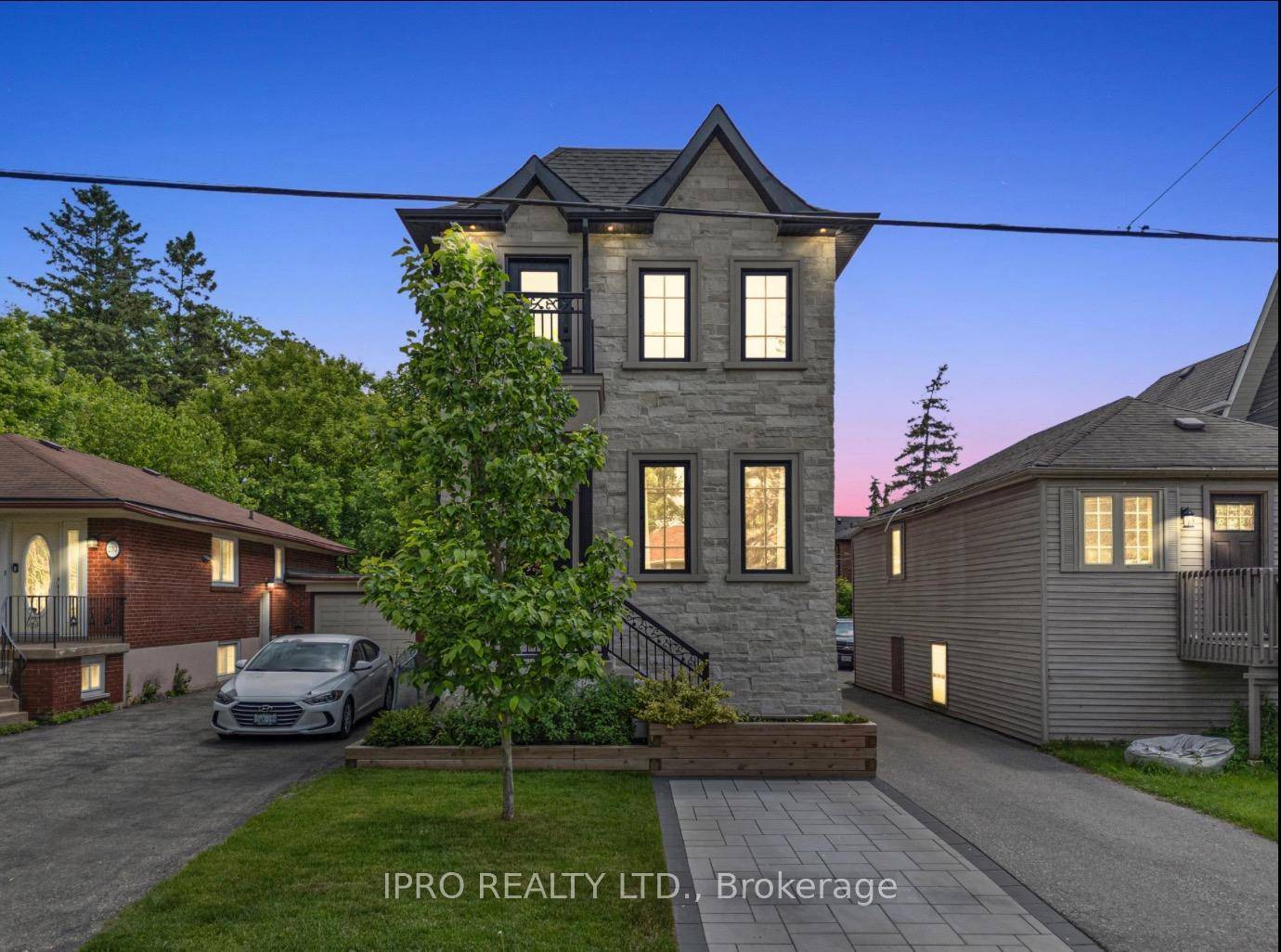 Welcome to contemporary elegance in the heart of Mineola !