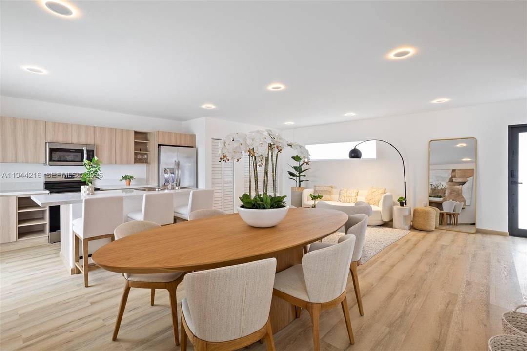 MODERN STYLE, BAHAMAS FLORIDA KEYS DESIGN, 5 TOWNHOMES WITH AN OPEN CONCEPT AND UNIQUE STYLE, DESIGNED BY A HIGHLY PRESTIGIOUS BUILDER OF LUXURY DEVELOPMENTS ; ALPHAVILLE DEVELOPERS OFFERS AN INNOVATIVE ...