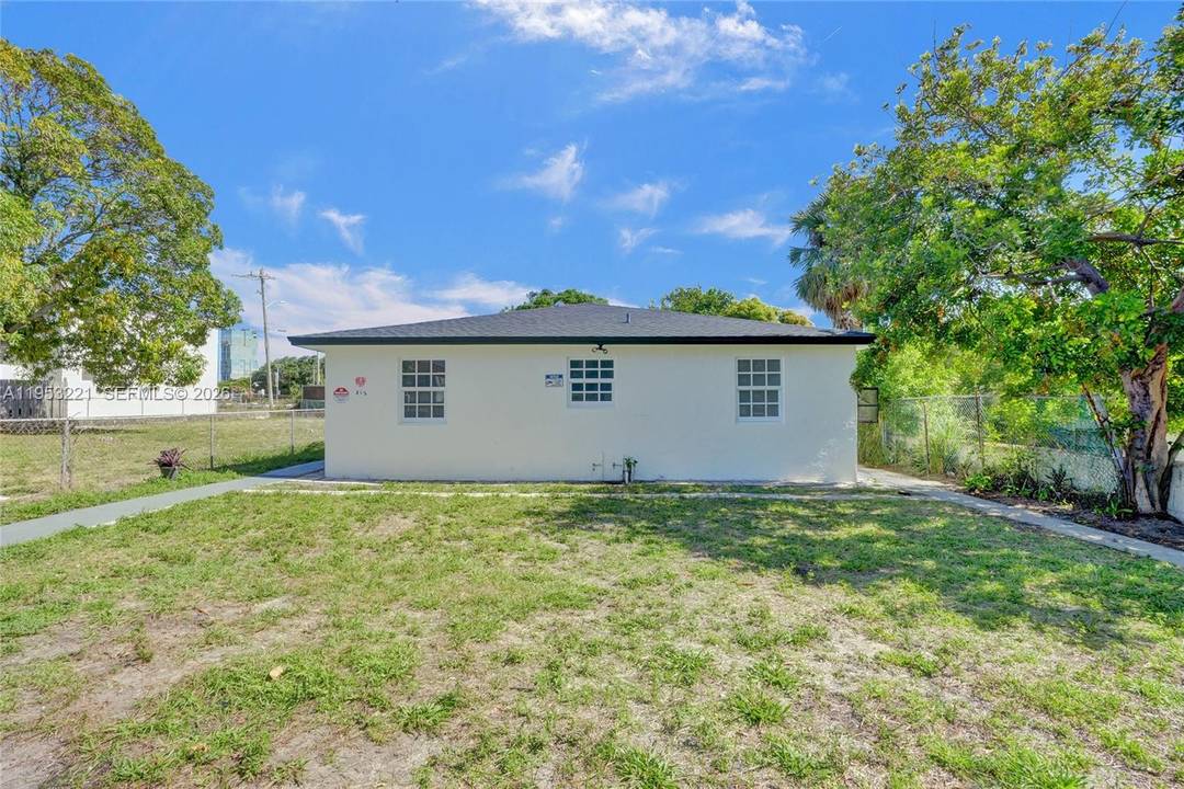 Duplex property located near NORA District, Downtown WPB and Schools.