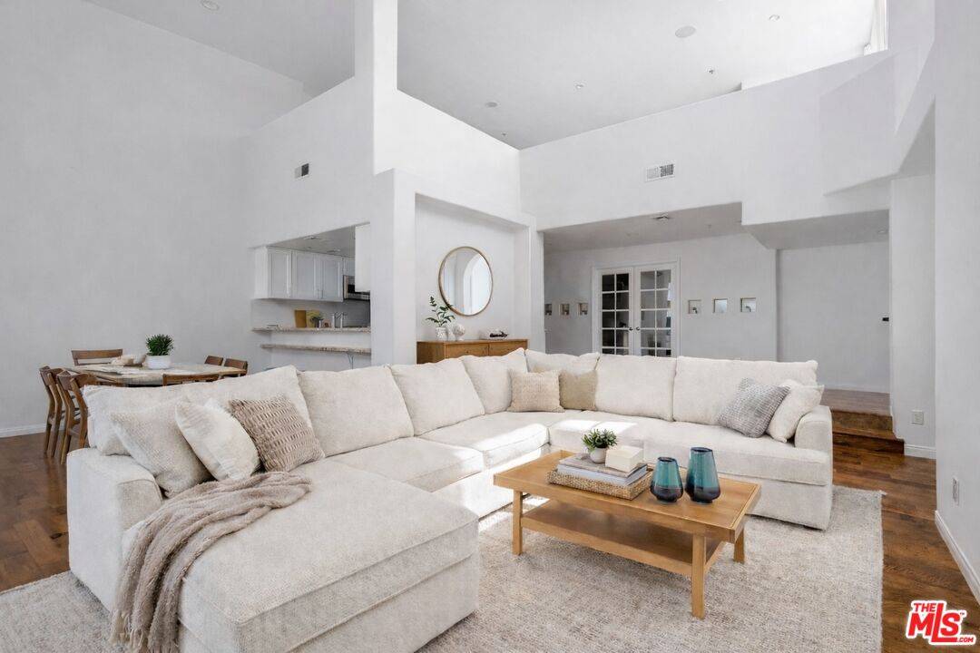 12011   Goshen Ave 3BR Brentwood La