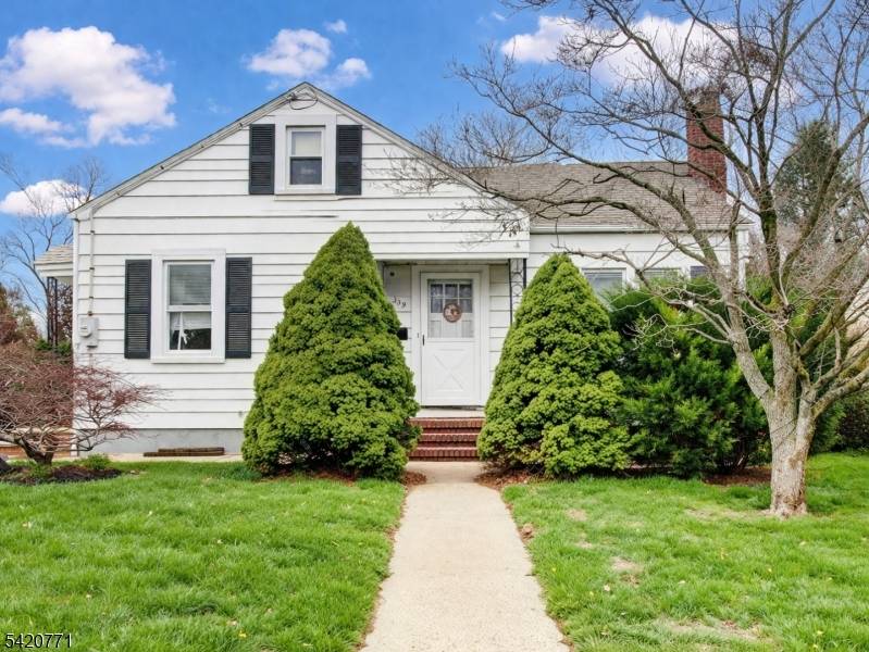 This charming home in Manville offers the perfect blend of comfort and convenience, ideally situated near major highways and public transportation for easy commuting.