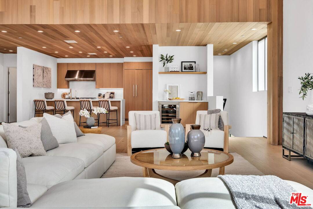 611   Broadway St 3BR Marina Del Rey La