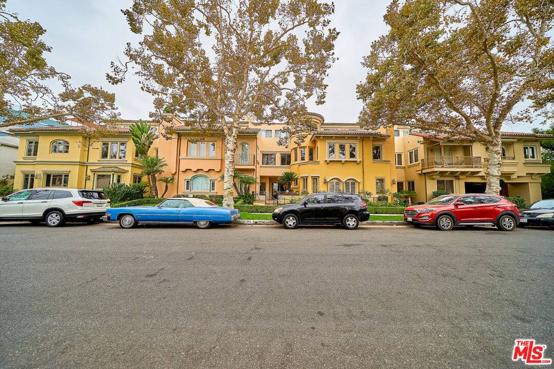 143 N Arnaz Dr 2BR Beverly Grove La