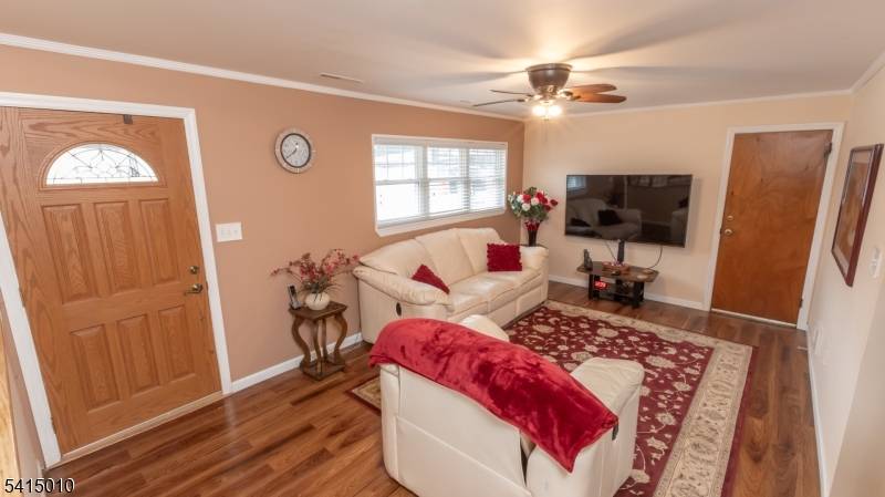 This beautiful ready to move in 4 bedrooms, 1 1 2 bath split level sits on generous lot 80'X141'.