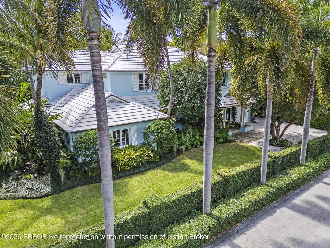Meticulously maintained Bermuda style home offering 5 bedrooms and 5.