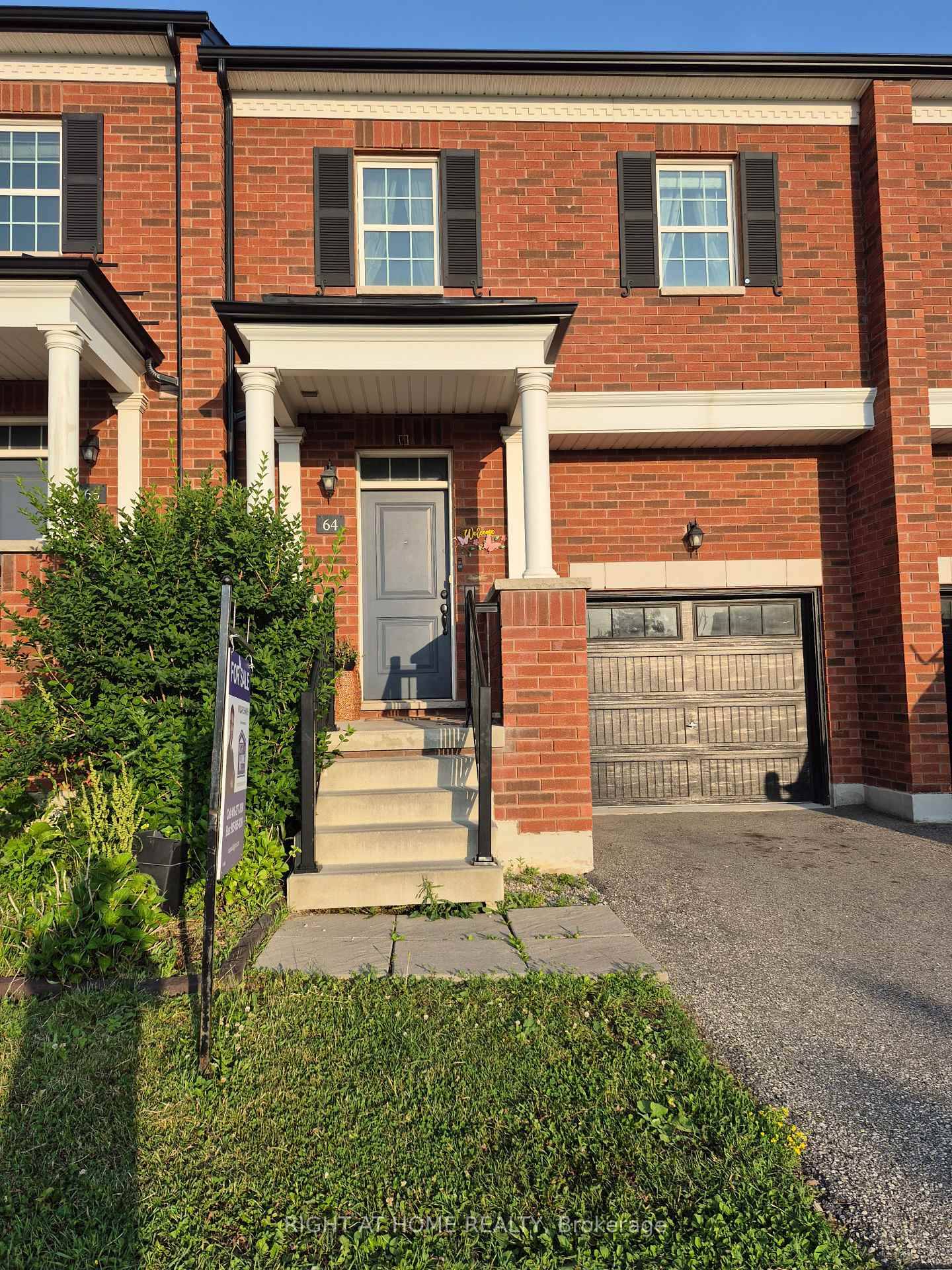 LOCATION ! Large 1647 Sq.