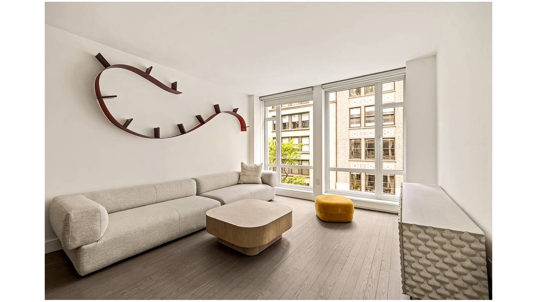 Enjoy living in one of the best boutique full service condos in Chelsea !
