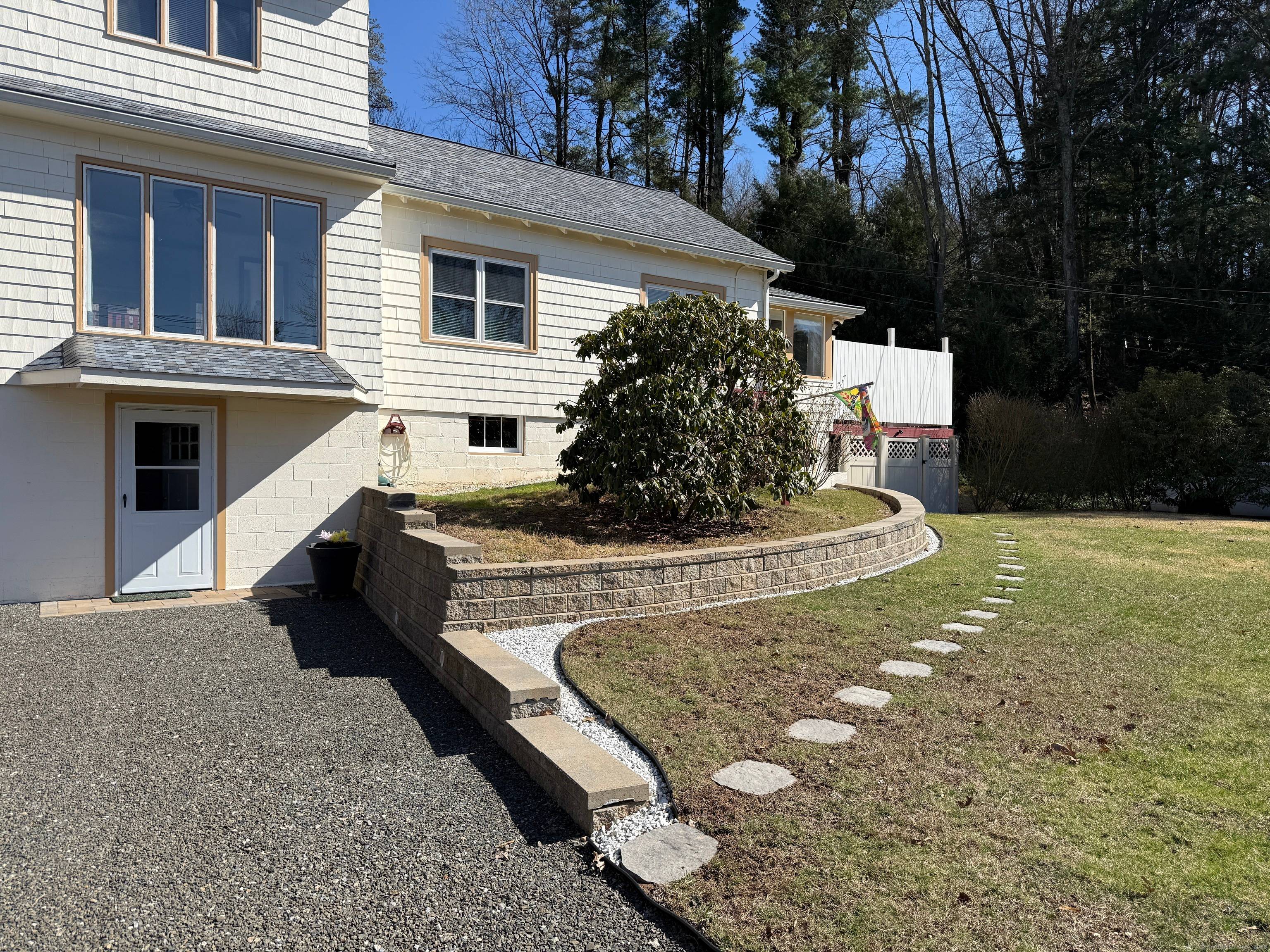 Beautiful 2, 000sf 4 bedroom 2 bath home with attached 650sf 2 bedroom 1 bath apartment.