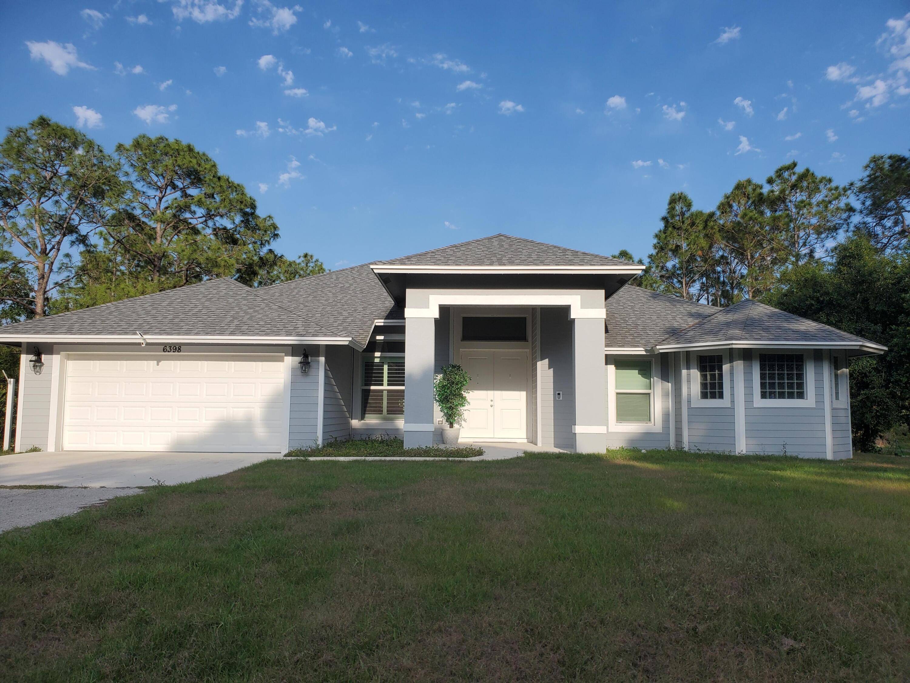 NO HOA, NO RESTRICTIONS Fantastic Location !