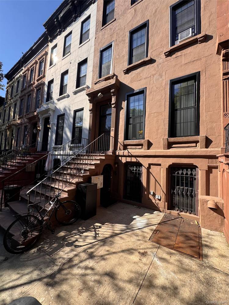 887 Lafayette Avenue Apt.
