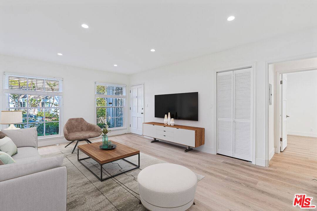 9224 Alden Dr 1BR Beverly Hills Post Office | B.H.P.O. La