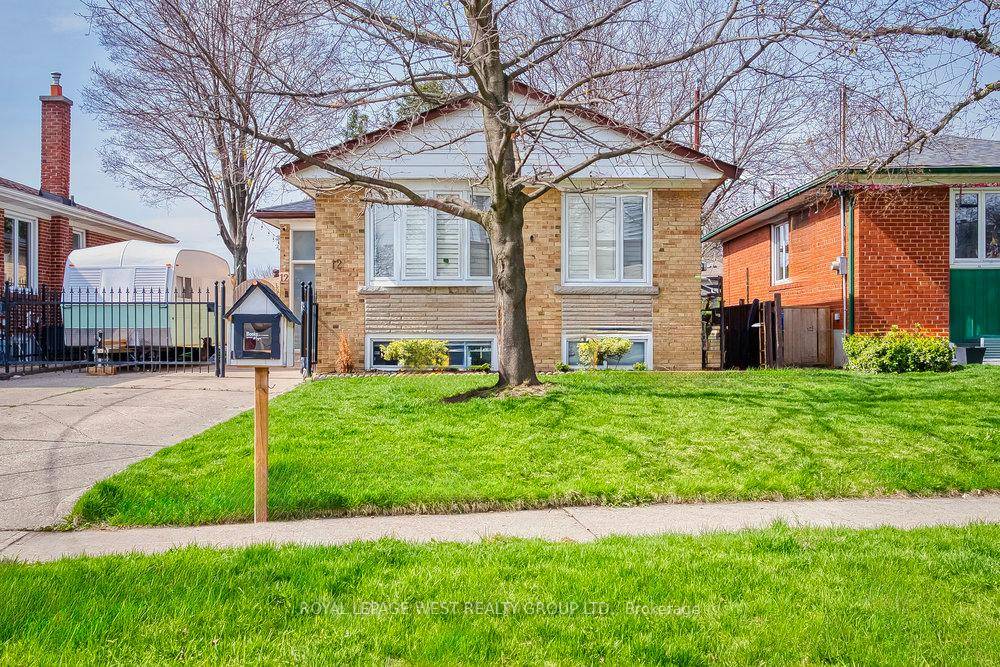 This beautifully renovated 2 bedroom apartment is ideally located in a desirable Etobicoke neighborhood at Bloor and The West Mall !